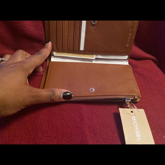 Michael Kors wallet - Picture 2 of 6